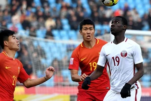 Đội U23 Trung Quốc (áo đỏ) bị loại từ vòng bảng sau khi thua Qatar ở trận quyết định. Ảnh: AFC