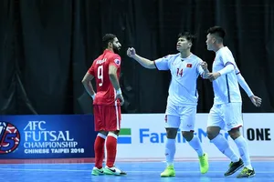 ĐT futsal Việt Nam thắp lại hy vọng sau chiến thắng trước đội Bahrain.