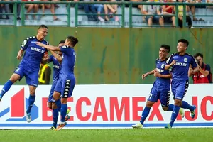 Anh Đức vui mừng sau bàn thắng cho B.Bình Dương. Ảnh: DŨNG PHƯƠNG