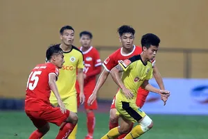 Cuộc so tài giữa Viettel và Hà Nội B ở vòng 1. Ảnh: MINH HOÀNG