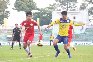 Đồng Tháp (áo vàng) có chiến thắng kịp thời trước Tây Ninh. Ảnh: DƯƠNG THU