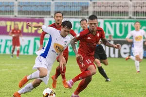 Văn Toàn tiếp tục tỏa sáng với bàn mở tỷ số cho HA.GL. Ảnh: ANH TIẾN