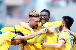 Vắng Omar, Van Bakel cùng nhiều trụ cột, Thanh Hóa gặp khó ở vòng 12. Ảnh: QUANG MINH