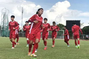 Các nữ tuyển thủ Việt Nam trên sân tập ngày 4-7