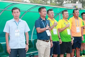 Ông Thanh Danh (bìa trái) sẽ thay ông Hồng Vinh làm HLV trưởng. Ảnh: DƯƠNG THU
