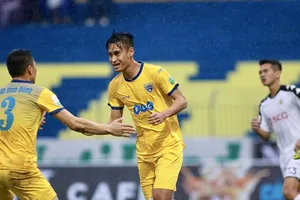 Minh Tuấn mở tỷ số cho Thanh Hóa, nhưng đội chủ nhà đã không bảo toàn được chiến thắng. Ảnh: MINH HOÀNG