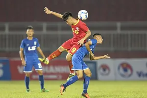 Khánh Hòa (áo đỏ) giành chiến thắng ở trận ra quân trước Thanh Hóa