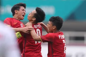 Niềm vui của các cầu thủ Việt Nam sau bàn gỡ hòa. Ảnh: DŨNG PHƯƠNG