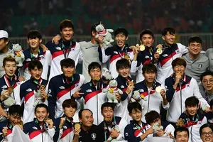 Hàn Quốc bảo vệ thành công tấm HCV bóng đá nam