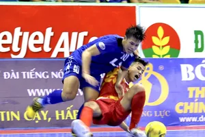 Thái Sơn Nam (áo xanh) kịp gượng dậy sau chiến thắng 2-0 trước Cao Bằng. Ảnh: HOÀNG QUÂN