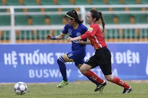 Đội TKS.Thái Nguyên (áo xanh) đang trở thành "hiện tượng" của giải. Ảnh: DŨNG PHƯƠNG