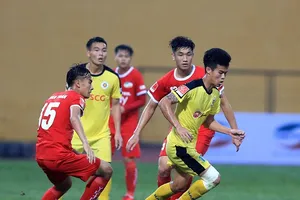 Viettel và Hà Nội đang tranh chấp quyết liệt suất thăng hạng. Ảnh: MINH HOÀNG