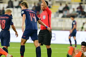 Thái Lan bất ngờ để thua đậm 1-4 trước Ấn Độ ở trận ra quân