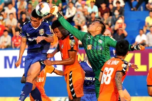 Sỹ Giáp trong pha uy hiếp khung thành Đà Nẵng. Ảnh: NGUYỄN NHÂN