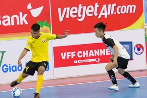 Phước Hạnh (áo vàng) đã ra sân vào chiều 4-4