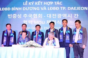 Lãnh đạo hai Liên đoàn tại lễ ký kết. Ảnh: THANH VIỆT