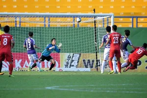 Wander Luiz ghi bàn thắng mở tỷ số cho B.Bình Dương. Ảnh: ĐỨC DUY