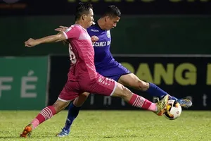 Anh Đức và các đồng đội sẽ có chuyến làm khách trên sân Thống Nhất ở vòng 20. Ảnh: Anh Khoa