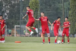 Đội tuyển trong bài tập sức bật vào chiều 28-8. Ảnh: Minh Hoàng