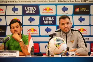 HLV McMenemy đang ngồi trên "lửa" khi Indonesia thua cả 3 trận vừa qua. Ảnh: Anh Trần