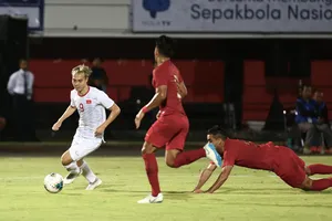 Cầu thủ chủ nhà hụt hơi từ nửa cuối của trận đấu. Ảnh: Minh Hoàng