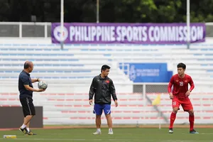 Thầy trò đội U22 Việt Nam trên sân tập chiều 29-11. Ảnh: Dũng Phương