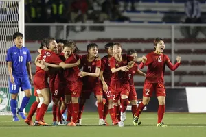 Đội nữ Việt Nam trong niềm vui chiến thắng. Ảnh: Dũng Phương