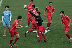 Quang Hải cùng các đồng đội trên sân tập. Ảnh: DŨNG PHƯƠNG