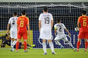 Kobiliov ghi bàn thắng đầu tiên từ chấm phạt 11m.