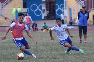 Đội Huế trên sân tập chiều 11-2. Ảnh: Hữu Thịnh