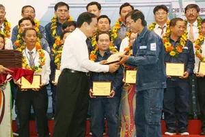 Gương sáng công nhân ngành điện
