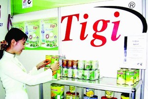 Canned fruits products of Tien Giang Vegetables and Fruit Company. (Photo: SGGP)