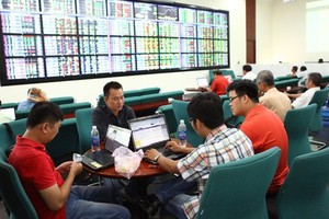 VN-Index climbs for three straight days, backed by banking shares