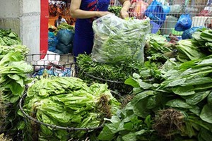 Fruits, vegetables remain at high prices at traditional markets