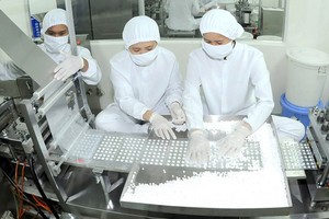 Pharmaceutical industry depends greatly on imported raw materials. (Photo: SGGP)