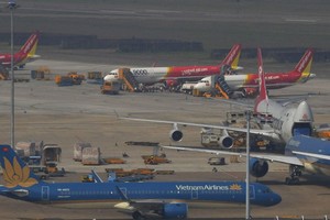 Profit from aviation services plunges by 99.6 percent