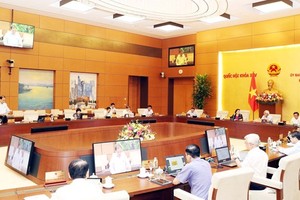 The meeting of the NA Standing Committee on May 15 (Photo: VNA)
