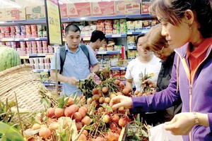 Supermarkets provide support on consumption of lychees