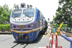 Railway industry struggles to overcome difficulties 