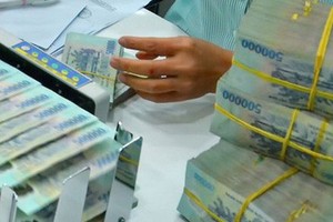 Banks cut lending interest rates