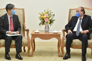 Prime Minister Nguyen Xuan Phuc (R) and JICA President Kitaoka Shinichi. (Photo: VGP)
