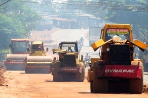 The expansion of the National Route 13, the section from Loc Ninh Town to Hoa Lu Border Gate. (Photo: SGGP)