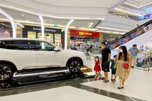 The automotive market offers many promotions to attract customers. (Photo: SGGP)