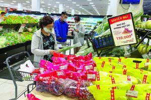 Enterprises strive to boost consumer demand