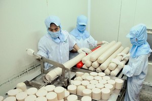 Banks direct credit flow into manufacturing, business sectors