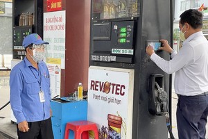 Experts suggest reducing taxes to stabilize gasoline prices