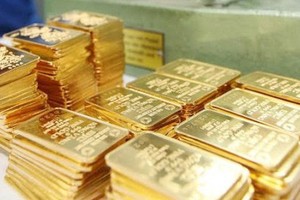 Gold, stocks climb simultaneously