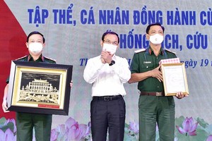 Military Region 7 honors collectives, individuals joining Covid-19 fight