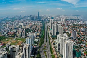 Podcast bản tin trưa 11-5: TPHCM định hướng phát triển theo 6 phân vùng; Hải Phòng duyệt đội ngũ mừng 70 năm Ngày giải phóng