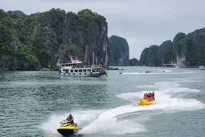 Podcast bản tin tối 22-5: Tàu du lịch Hạ Long bị dừng hoạt động vì để khách sử dụng sản phẩm nhựa dùng một lần